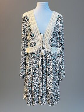 Torrid sz 2 Blue and Cream Floral Bodice Tie Accent Skate Summer Dress